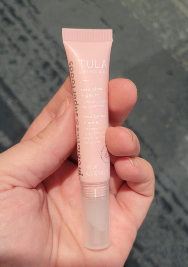 ⁦TULA Skin Care Rose Glow + Get It Lip Balm - Hydrating Peptide Lip Treatment with Hyaluronic Acid & Vitamin E, 0.28 oz.⁩ - الصورة ⁦4⁩
