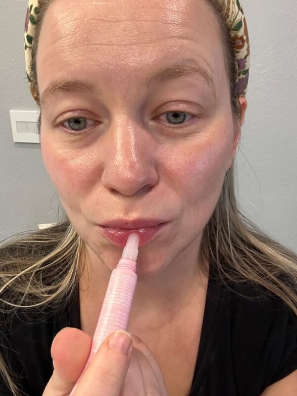 ⁦TULA Skin Care Rose Glow + Get It Lip Balm - Hydrating Peptide Lip Treatment with Hyaluronic Acid & Vitamin E, 0.28 oz.⁩ - الصورة ⁦7⁩